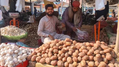 *جنوبی پنجاب کی بڑی سبزی منڈی رحیم ٰخان میں گذشتہ ایک ہفتے کے دوران آلو کی قیمت 120 روپے سے 150 روپے فی کلوگرام رہی: جانئے اس رپورٹ میں:*