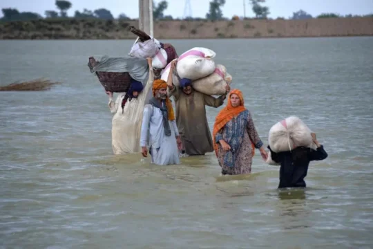 38 سال بعد دریائے راوی کا سیلاب، دیہات اجڑ گئے، بیماریاں اور ذہنی دباؤ بڑھ گیا