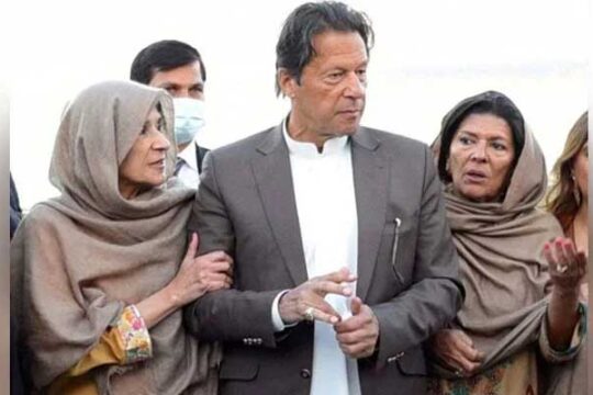 بانی پی ٹی آئی کی بہنوں کو چیف جسٹس کے چیمبر جانے سے روک دیاگیا