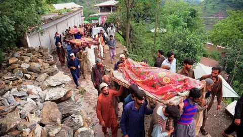 راشن لے جاتے ہوئے 4 افراد سیلابی پانی میں ڈوب کر جاں بحق