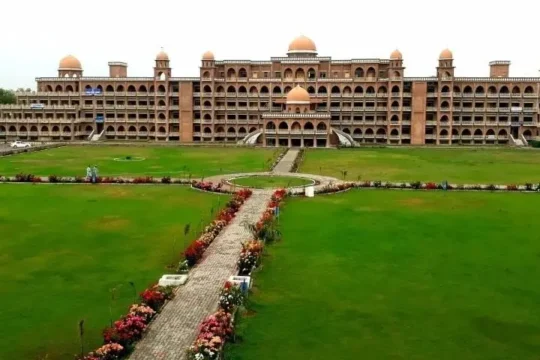 جامعہ پشاور نے 9 بی ایس پروگرامز کیوں بند کیے؟