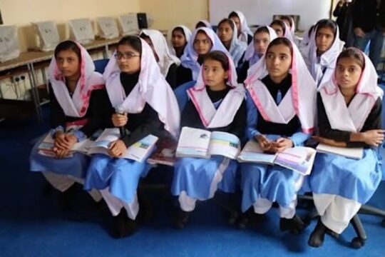 پنجاب میں موسمِ سرما کے لیے اسکولوں کے نئے اوقات کار کا اعلان