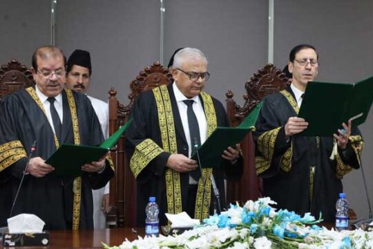 وفاقی آئینی عدالت کے مزید دو ججوں نے حلف اٹھا لیا