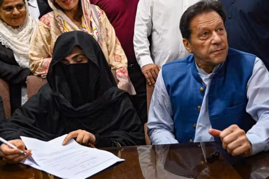 توشہ خانہ ٹو کیس: عمران خان اور بشریٰ بی بی کی سزا پر وفاقی و صوبائی وزراء کا ردعمل