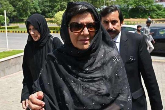 عدم حاضری پر علیمہ خان کے دس دس لاکھ روپے کے ضمانتی مچلکے ضبط، قابل ضمانت وارنٹ جاری