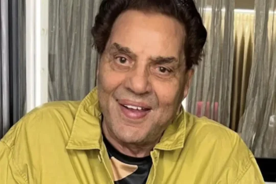 دھرمیندر نے کروڑوں روپے کی آبائی زمین بیٹوں اور بیٹیوں کے بجائے کس کے نام کر دی؟ تفصیلات سامنے آ گئیں