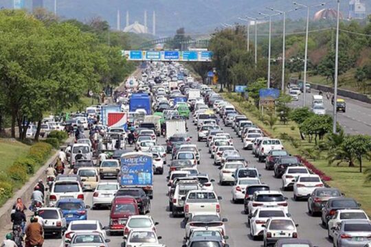 کراچی، اسلام آباد اور بڑھتا ہوا ٹریفک کا مسئلہ