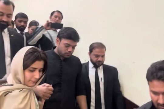 جیل سے رہائی کے بعد ڈکی بھائی اور اہلیہ کی پہلی جھلک، مداح پریشان