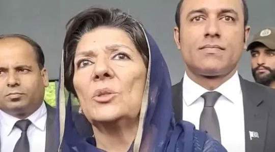 علیمہ خان کا پارٹی قیادت کو دوٹوک پیغام: 'مذاکرات کی بات کرنے والے عمران خان کے حقیقی ساتھی نہیں'