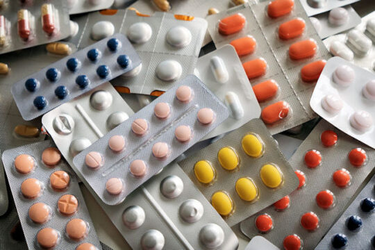 پاکستان میں اینٹی بائیوٹک مزاحمت (AMR) کا بحران: سالانہ لاکھوں اموات کا انکشاف