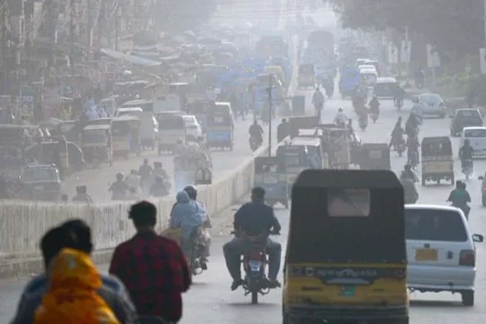 کراچی میں 15 دسمبر سے سردی کی شدت میں اضافے کا امکان؛ ملتان میں ائیر کوالٹی انڈیکس تشویشناک